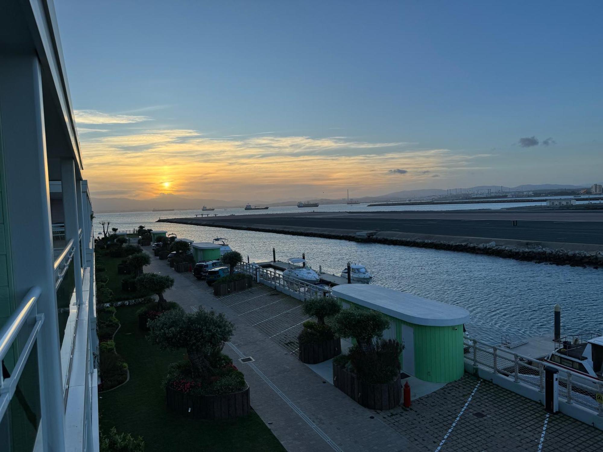Marina Club Luxury Private Studio With Pool And Incredible Views Gibraltar Exterior foto